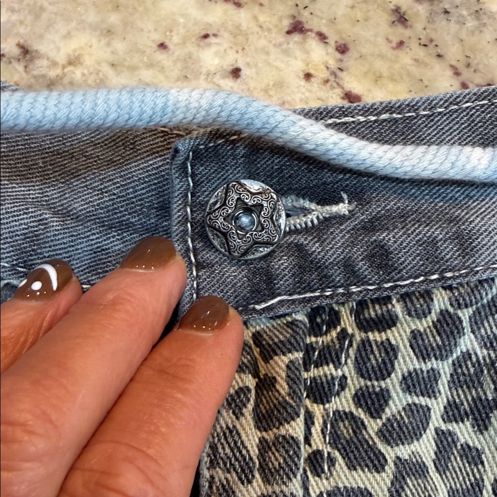 POL Women’s Printed Patchwork Leopard Denim Pants Gray/seafoam green Size Small - Picture 7 of 15